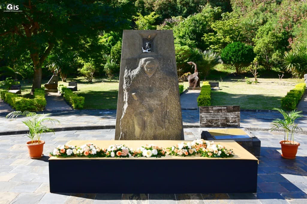Dépôt de gerbes   pour marquer le 15e anniversaire de l'inscription du paysage culturel du Morne sur la Liste du patrimoine mondial de l’UNESCO